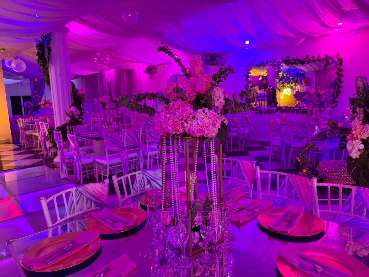 Salón en lila — Banquetes Altovar