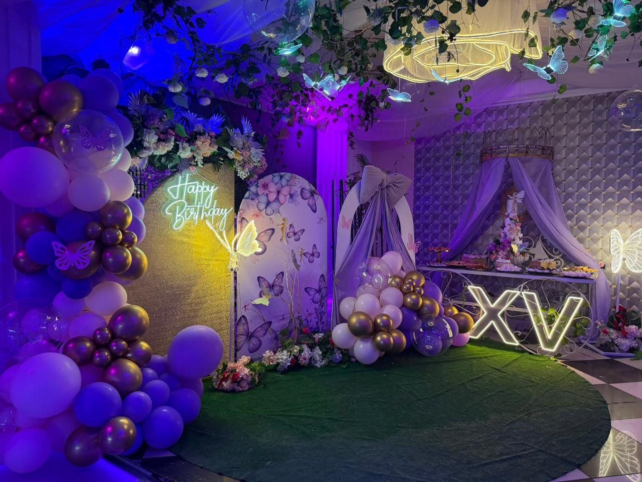 Luces y neón — Banquetes Altovar